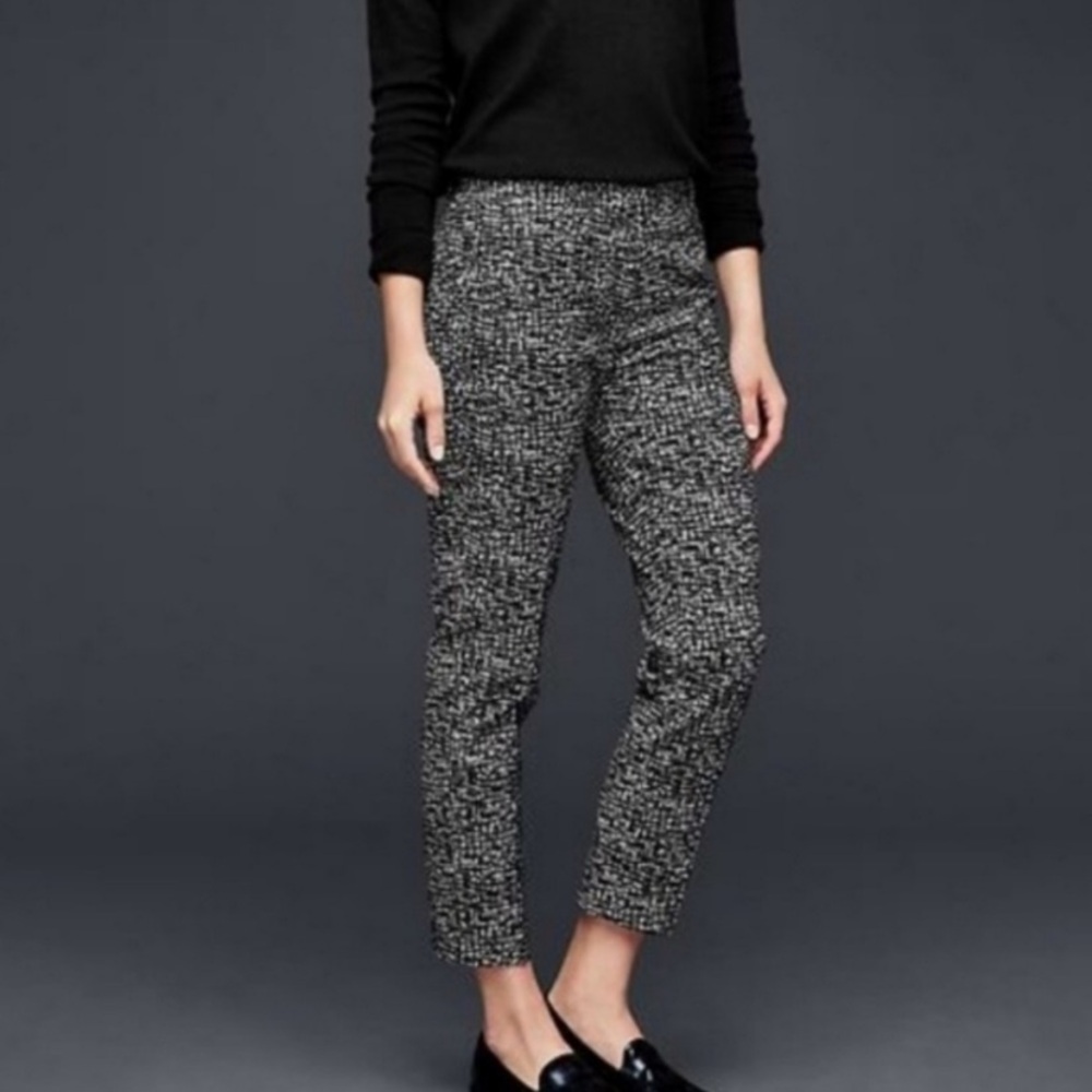 Gap slim ankle crop graphic black white pants